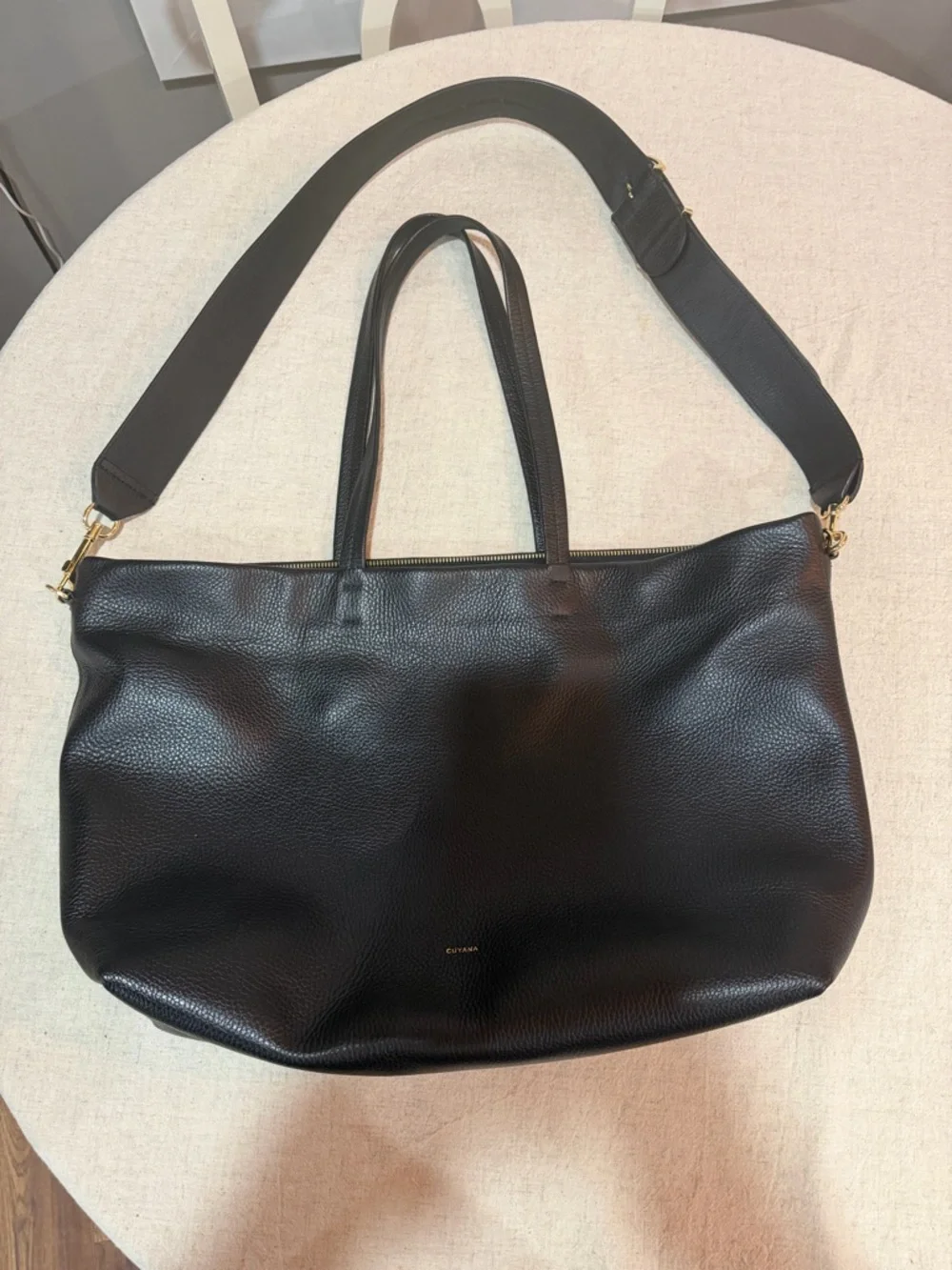 Cuyana Classic Easy Zipper Tote, Classic Easy Tote Insert, adjustable wide strap - Picture 8 of 13